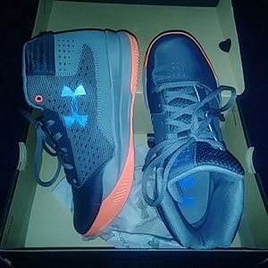 Sneakers with box,